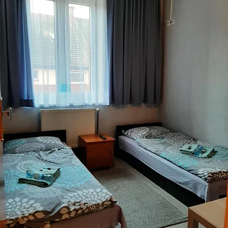 Noclegi Viktor Hostel *